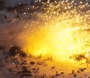 (影) 消滅整個進犯縱隊!M2A2打爆T-90坦克 裝甲運兵車上俄軍炸飛上天