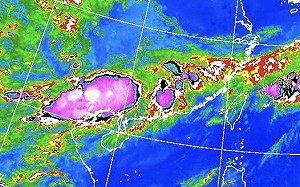 中國廣東暴雨釀5死！鄭明典曬超長紫黑色對流：致災性降雨