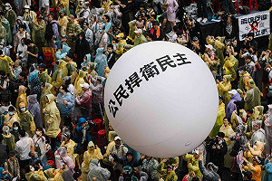 影/民團重返立院反「國會擴權」 林宜正:站出來守護台灣民主!