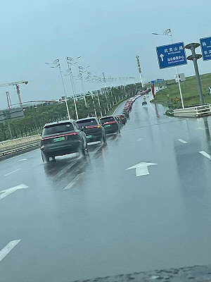 (影) 工程師曝SU7晶片未滿足最低安全需求 沒自動煞車? 理想車聚也撞成一排