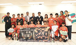後勁國中、鳳西國中女足隊創全國佳績    陳其邁市政會議公開表揚