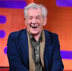 85歲「萬磁王」伊恩麥克連跌落舞台   舞台劇急暫停