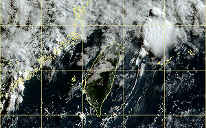 鋒面遠離水氣仍多 午後中部以北與山區小心雷陣雨