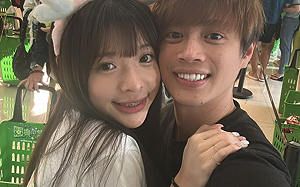 百萬YTR儒哥「伸舌頭親妹妹」？本人回應：吐舌頭，不是親嘴