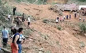 （影）福建山崩一家6口被活埋! 兩廣也嚴重洪災 網批 : 這是人禍 不是天災
