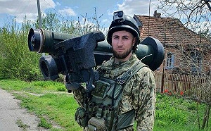 捍衛國家的英雄們! 他用「標槍」一天毀6俄坦克、他用M2戰車殺敵百多人、還有她....