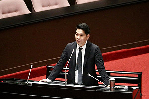 李柏毅怒批在野黨強渡擴權法 藍白財劃法恐拖垮高雄地方建設