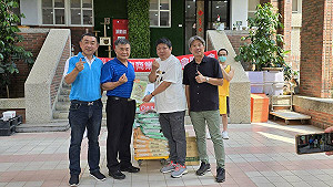 明陽中學萌貓溫暖重刑青少年    省寵物公會捐贈飼料減輕負擔