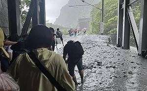 台鐵自強號遇土石流脫軌！台鐵復線搶通 限速30公里