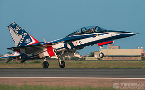 勇鷹號失事、飛官35分鐘就獲救  失事飛機僅飛183小時