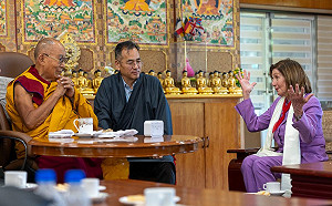 才在印度會見裴洛西 達賴喇嘛馬不停蹄赴紐約治療膝蓋