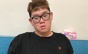 YTR阿晋突宣布「自創品牌炸雞店倒閉」！哽咽揭內幕：太相信別人