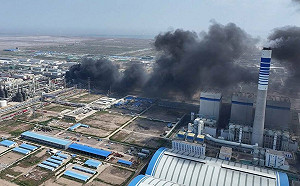 (影) 疑遭將被裁員工人報復! 天津化工廠大火 濃煙蔽天7受傷1失聯