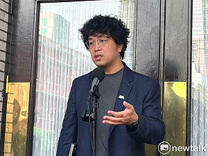 遭批說話太誇大 沈伯洋搬出事實:2013年說柯文哲是藍的誇張了?