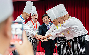 餐旅代表隊出征馬國拚廚藝 林佳龍授旗勉：最好的國民文化外交