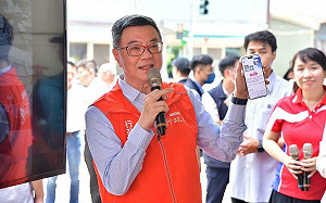 卓榮泰視察路口改善成果 提3原則保障用路人安全