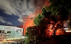 新北五股工廠大火 八里蘆洲等3區關窗外出戴口罩