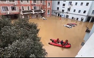 ( 影 ) 保衛雄安再起! 河北山洪爆發、南方仍泡水中、貴州淹到三層樓高 