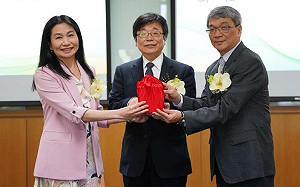 不甩前署長「被離職」說！食藥署新舊任署長今交接 莊聲宏：責任重大