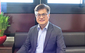 卸任高市教育局長 謝文斌接行政院南服中心第三位副執行長