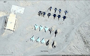 新疆沙漠不止有美國航空母艦、F-22、F-35 連日本軍事基地都有