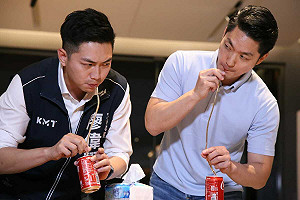 罷藍委第一槍!廖偉翔議場毆沈伯洋 公民號召青鳥展翅「廢翔」