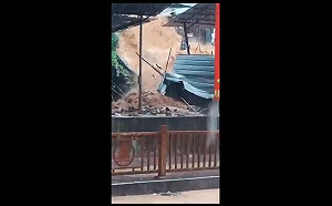 (影) 驚悚! 湖南土石流瞬間沖垮整棟房子 中國南方連日暴雨到處是洪災