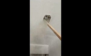 (影) 蓋好了也要擔心！ 中國豆腐渣房屋嚇壞民眾 天花板一戳就穿 牆壁全是裂痕