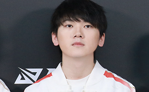 飛10小時赴沙國打《英雄聯盟》世界盃！JackeyLove自費升艙嘆：賠錢打比賽