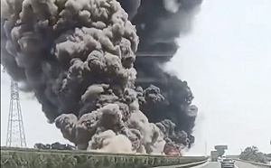 (影) 中國電動車又整批燒了! 車窗外陌生人語音指令也接受、放手智駕無煞車追尾