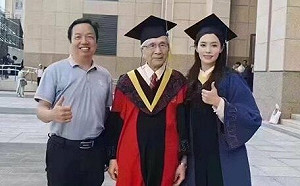 (影) 陸美女畢業生代表超奇葩! 一個曝與教授愛愛片 一去「祖國最需要的地方」立即飛美