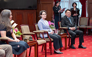 分別來自台、美國境之南 潘孟安憶與孫曉雅同遊屏東