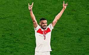 土耳其後衛在歐洲杯賽後比出極右翼「狼禮」手勢 德籲UEFA調查