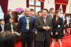 陪賴清德接見科展台灣隊 潘孟安重逢縣長獎屏東囝仔