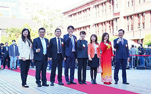 溫朗東打油詩酸民眾黨8立委 網譏林國成岳父變怨父