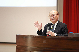 人物》著作被譽為「天龍八部」 王澤鑑成中研院遷台後首位法律院士