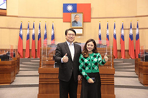 吳子嘉攻擊林右昌圖利NET 前發言人游本明提合約打臉