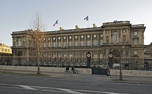 在別人國家強行遣返中國公民！2中國特務被要求離開法國