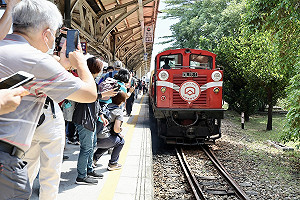 風災後修復通車!阿里山林鐵觀光列車9/6復駛