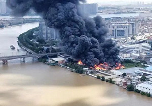 (影)一團火球竄天際!中國廣東化工廠爆炸 官方稱「沒人員傷亡」
