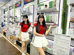 最強外掛應援加持!  安芝儇、朴旻曙高雄化身一日店長
