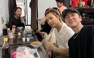 BIGBANG太陽來台嗑平民美食！網見背景笑喊：有夠台灣