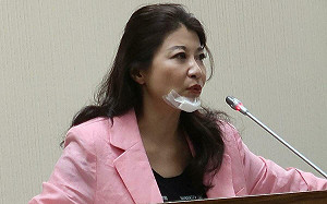 林楚茵抱傷質詢「文化入侵」 梁文傑承認：防守部分有盲點