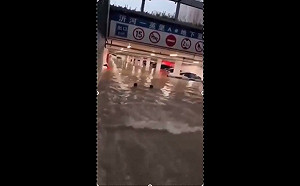 山東市區淹水！傳水壩決堤、民眾急撤 官方竟稱「小險情」？