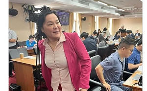 濕髮衝進議場嚇人 陳玉珍爆盧要改裝研究室變SPA館