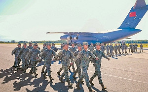 繼北韓派兵參戰後 數百解放軍也空降歐洲 參加白俄「雄鷹突擊」11天演習