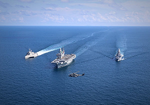 義大利「加富爾號」航艦、巡防艦與美濱海戰鬥艦 南海雙邊聯合操演