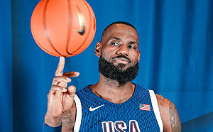 詹皇成美國男籃球員票選第一