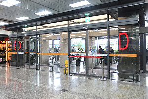 快訊》豪大雨狂炸北市!松機暫停地面作業 部分班機延誤
