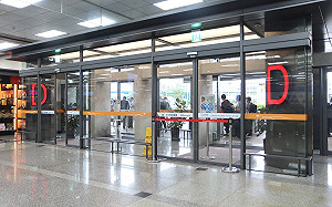 快訊》豪大雨狂炸北市！松機暫停地面作業 部分班機延誤